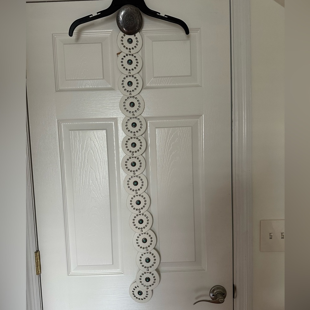 White and Silver Women's Belt with Turquoise Accents. Approx 44inches - Picture 4 of 4